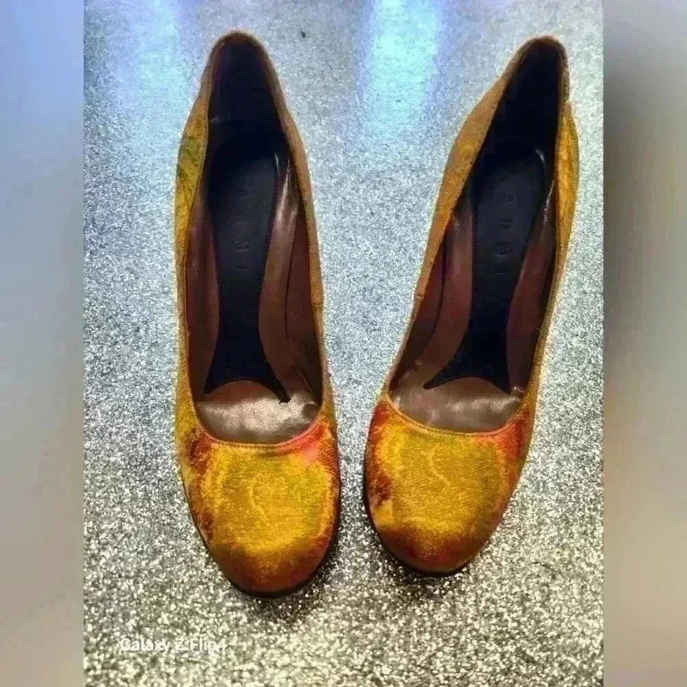 MARNI LEATHER AND  FABRIC GOLD PUMPS